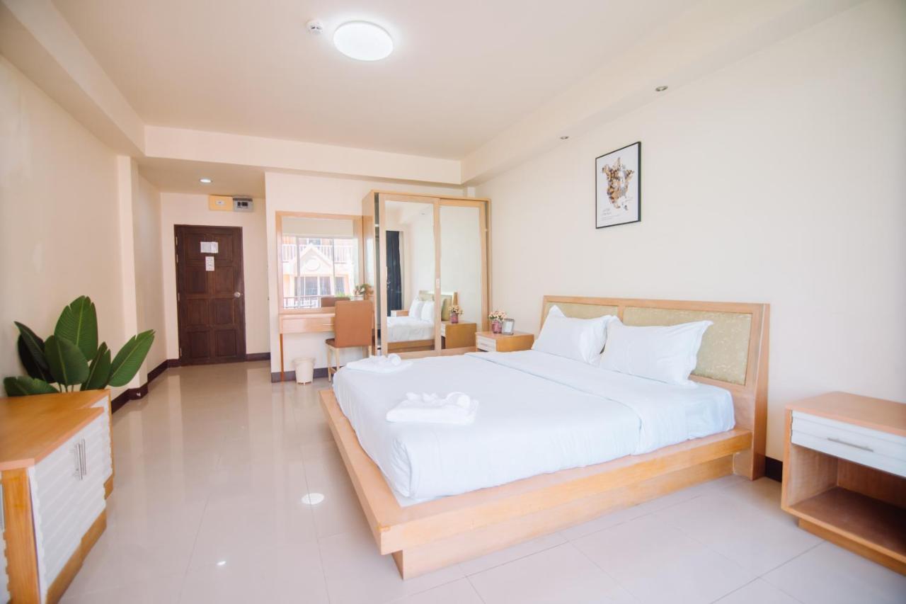 Patong Beach Side Hotel Exterior photo