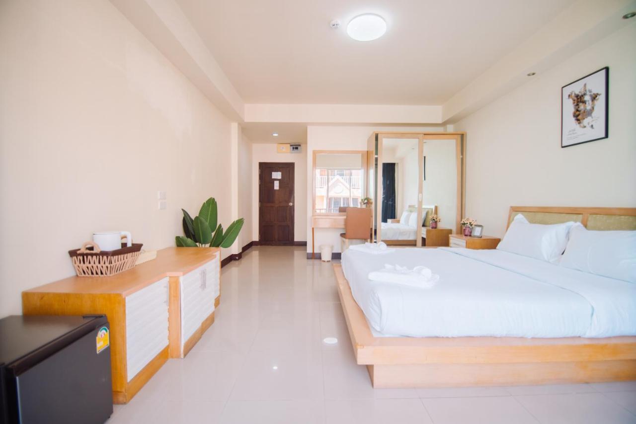 Patong Beach Side Hotel Exterior photo