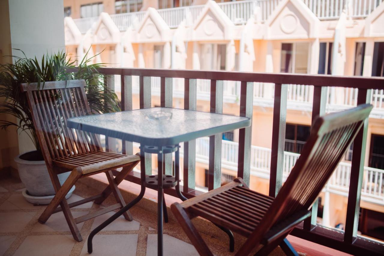 Patong Beach Side Hotel Exterior photo